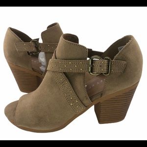 Rocket Dog Woman's Bootie Tan Wood Wedge